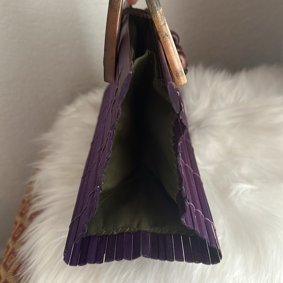 Purple wooden collapsible carved bamboo handbag - Picture 6 of 7